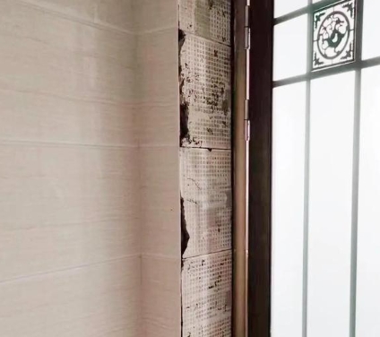 海口市瓷砖空鼓免砸砖维修公司分享吸水砖泡水时间不够或过长都会对瓷砖铺贴效果产生影响